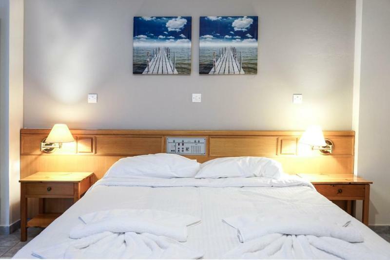 Dioni Hotel Adelianos Kampos Eksteriør bilde