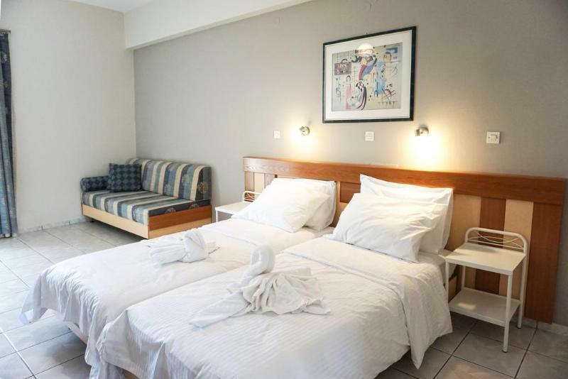 Dioni Hotel Adelianos Kampos Eksteriør bilde