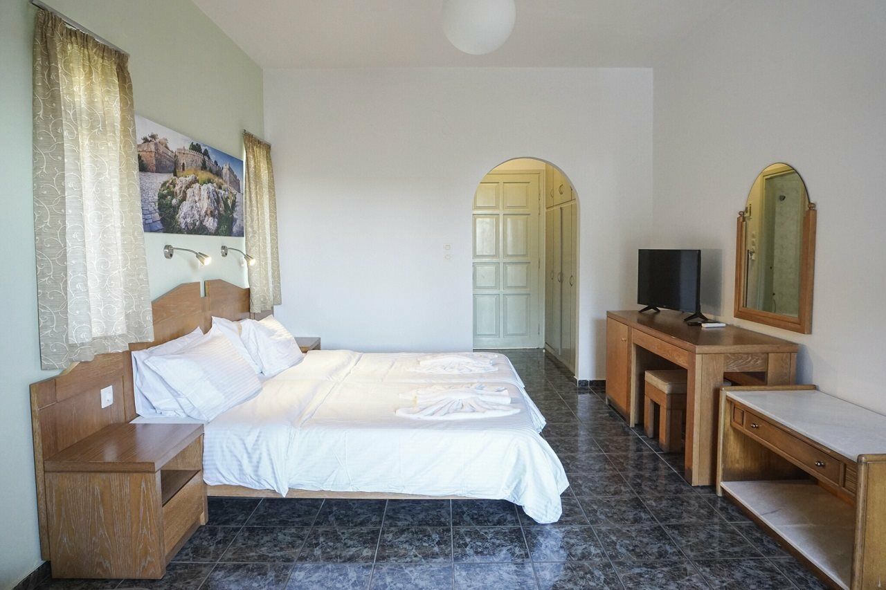 Dioni Hotel Adelianos Kampos Eksteriør bilde